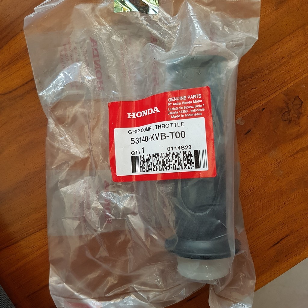 KARET STANG/HAND GRIP KANAN SCOOPY/BEAT FI VARIO 125 TECHNO ORI AHM