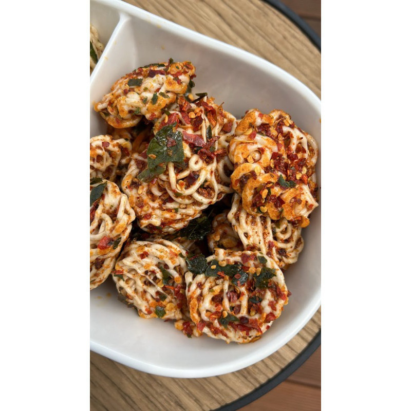 

ACEH. OYU130707 KERUPUK SEBLAK RAFAEL PEDAS DAUN JERUK BERAT 250GR