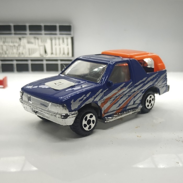 Diecast no brand mirip nissan terrano loose junk -SK89