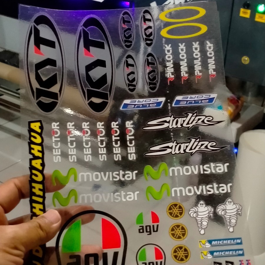 

DECAL KERING GLOSS / DTF UV /CUTTING STIKER WARNA