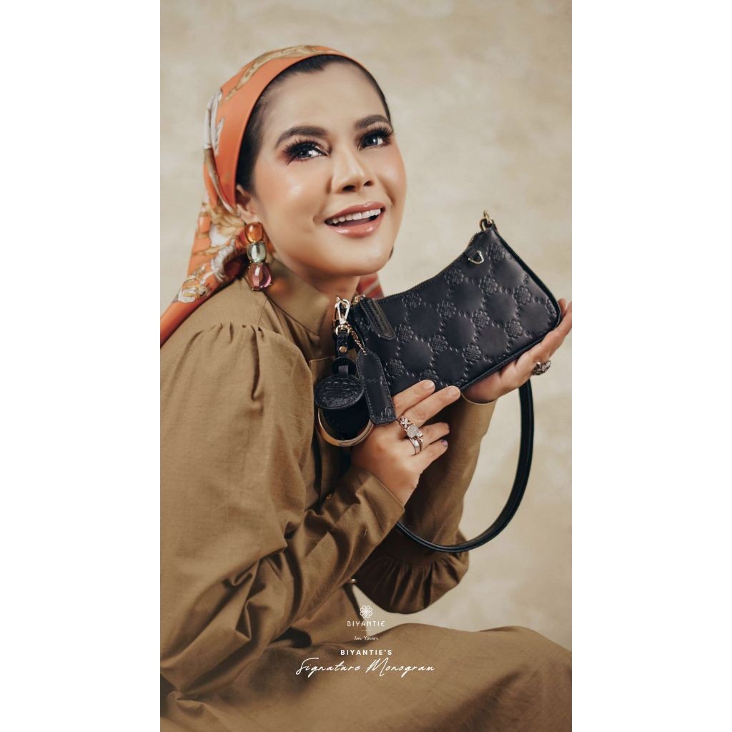 Wristlet By Biyantie – Sling Bag | Tas Bahu Wanita | Handle Bag | Sling Bag | Tote Bag Wanita