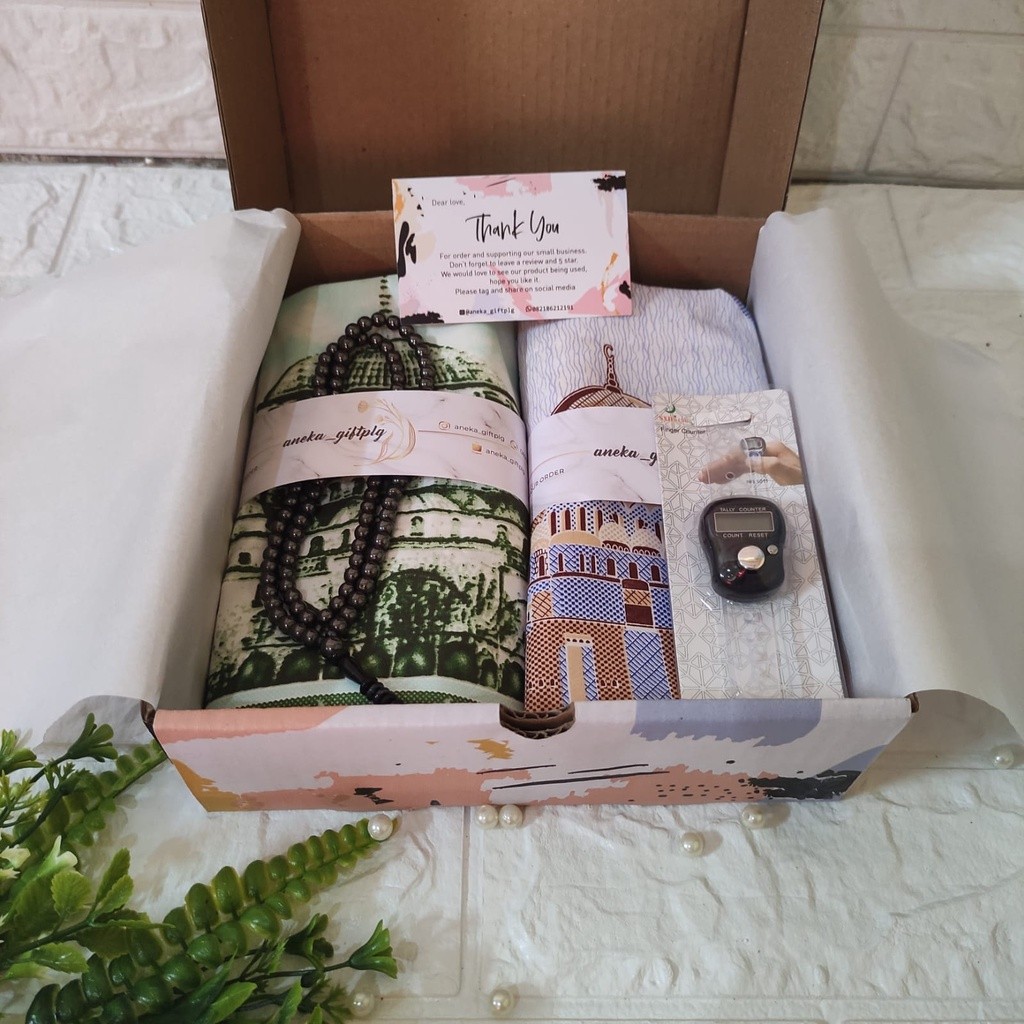 

Hampers Sajadah / Hampers couple /Hampers lebaran/hampers idul fitri / Kado pernikahan / kado pasangan / hampers anniversary / hampers set sajadah / sajadah couple / sejadah travel / Sejadah set / gift set sajadah / gift set hampers/ langsung proses