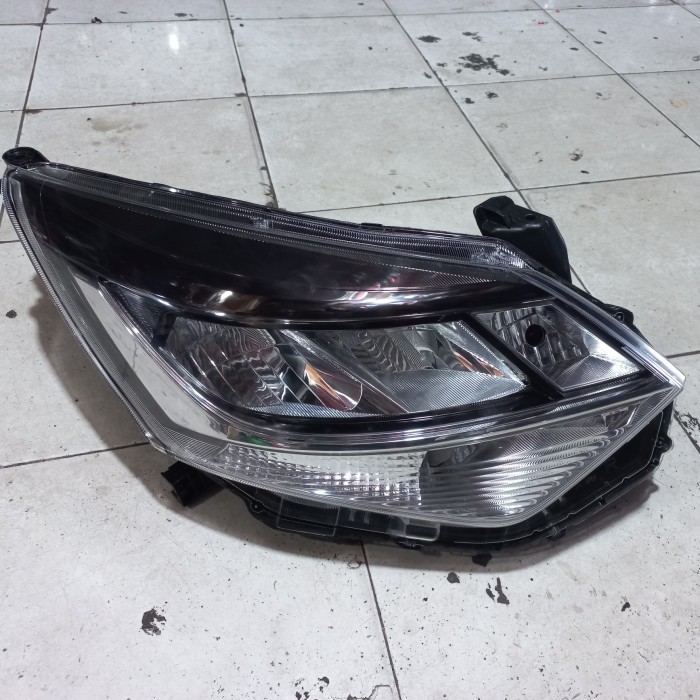 Headlamp Lampu depan Sigra cayla 2022 smoke RH