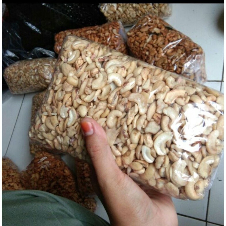 

kacang mede patahan mentah 1 kg