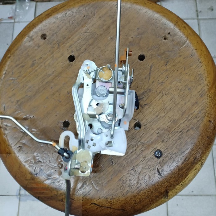 Door lock apv Pickup - kanan high quality