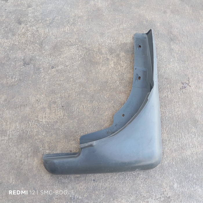 Mudguard mud guard penahan lumpur roda depan kanan R Nissan Xtrail T30 original