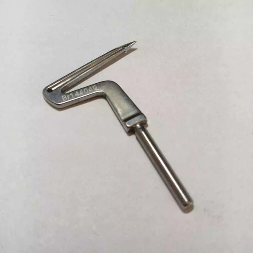 144049-001 Loper Bawah Mesin Obras Brother 551