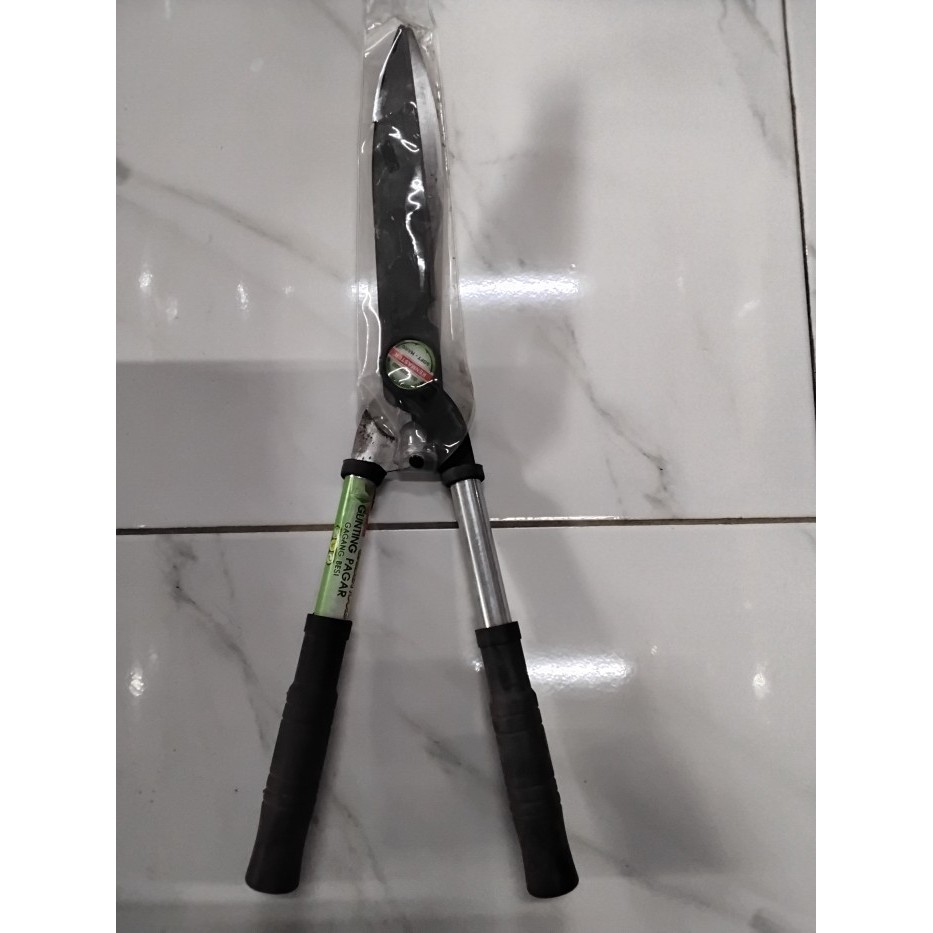 KENMASTER GUNTING PAGAR TANAMAN