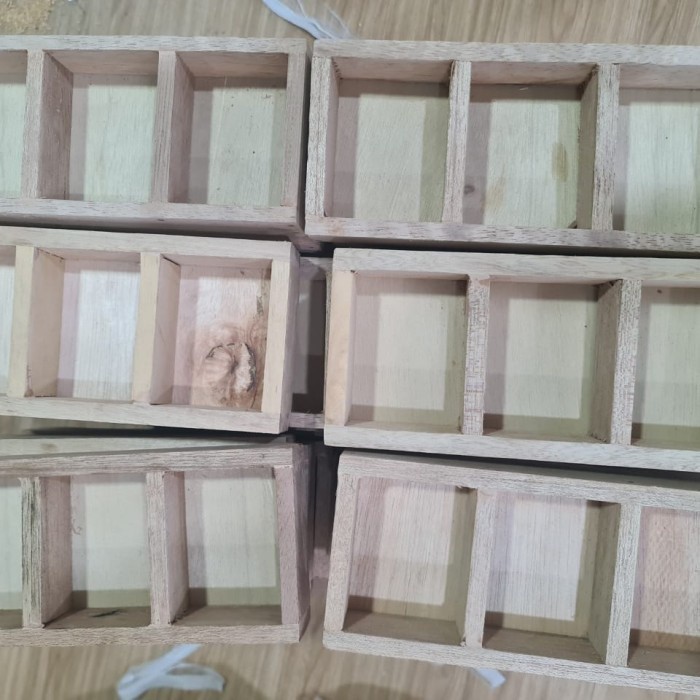 TEMPAT MAKAN BURUNG MERPATI/BURUNG/KOTAK MAKAN/MERPATI/KOTAK MAKAN/KOTAK KAYU/KAYU