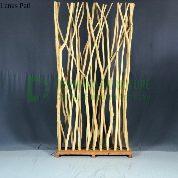 

BACKDROP RANTING DEKORASI PELAKINAN TUNANGAN KAYU JATI SOFA HOTEL VILA XD7
