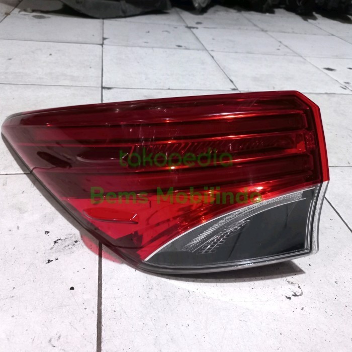 stoplamp lampu belakang fortuner vrz 2018 2019 2020 LH