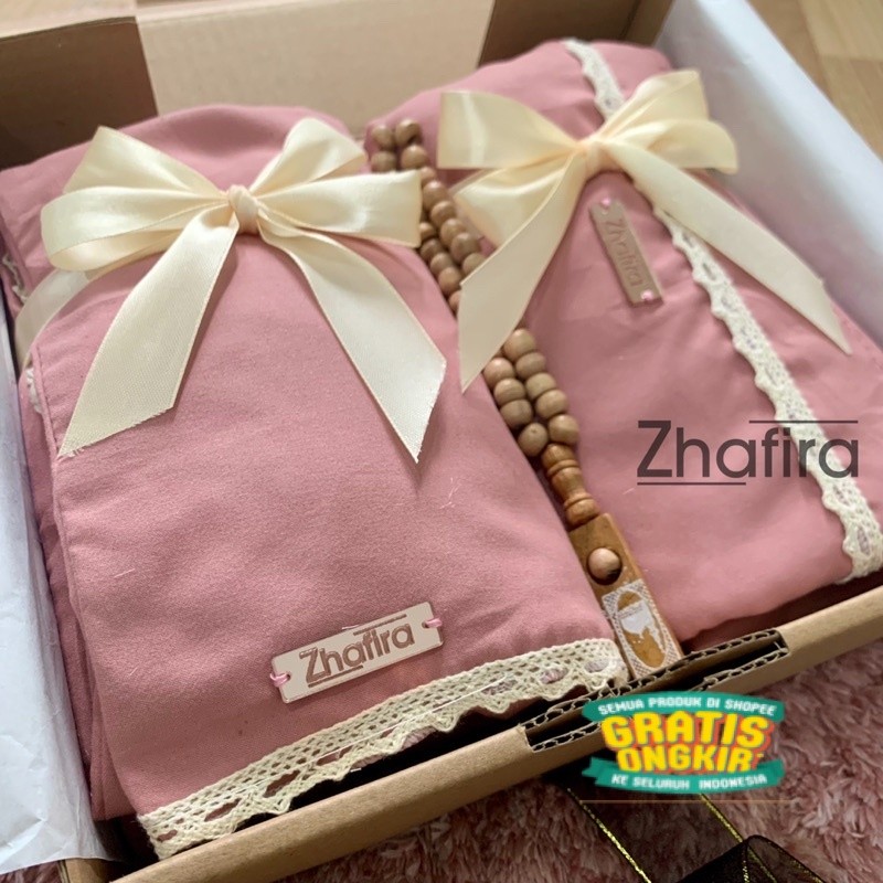 

Hampers Mukena ZHAFIRA FREE GIFTCARD/ Hampers Lebaran / Hadiah Mukena / Hampers Mukena Katun / Kado Lebaran / Hampers Sarung Sajadah/ Kado Guru / Kado Orang Tua / Souvenir Umroh / Souvenir Haji / Souvenir Kantor / Kado Perpisahan/ langsung proses