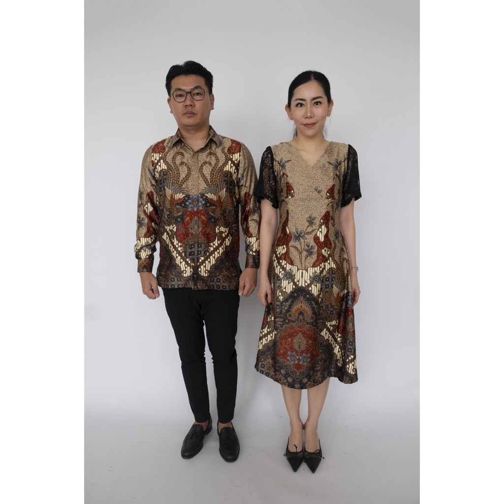 Tradiciobatik Muara Couple Outfit Batik Brown Kemeja Pria Lengan Panjang dan Dress Wanita Modern