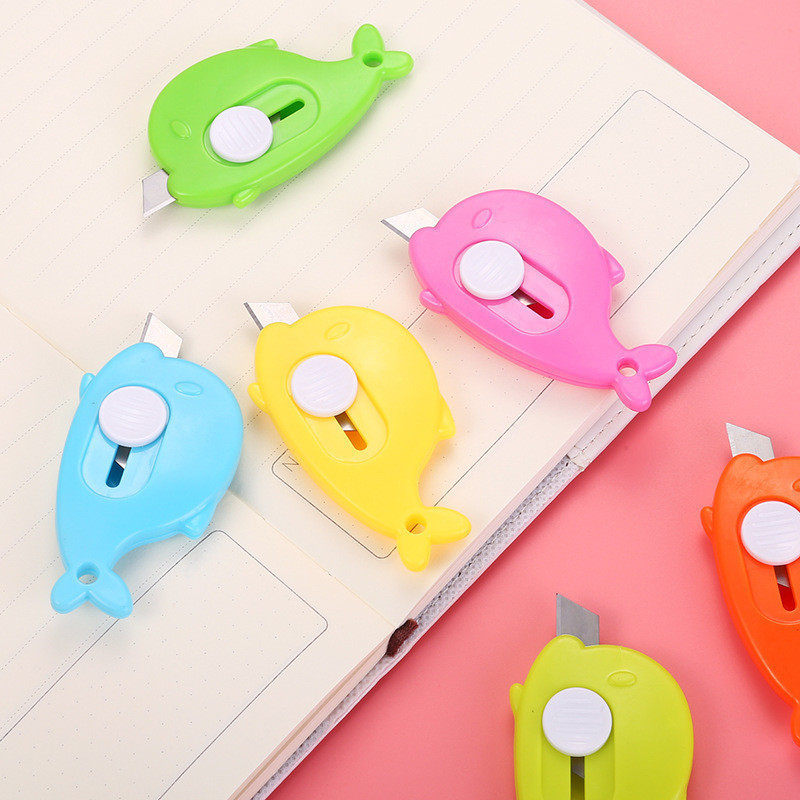 

Pisau Cutter Mini Portable Karakter Lucu Mudah Digunakan