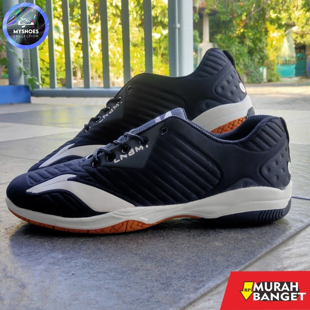 Sepatu olahraga- SEPATU BADMINTON BULUTANGKIS LINING HITAM PUTIH