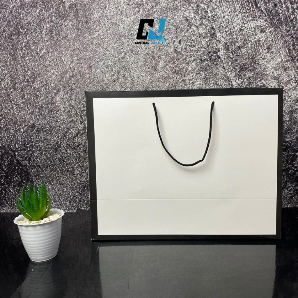 

Paperbag BW Series 32,5x25x14 Paper Bag Kado Custom Wedding Tas Souvenir Kado Kertas Ulang Tahun