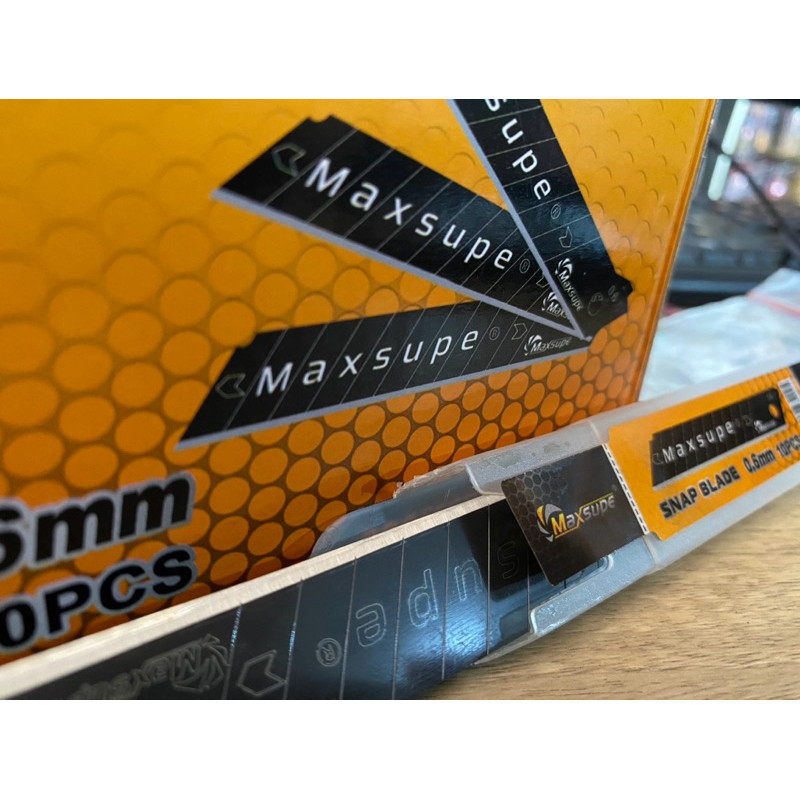 

ISI CUTTER BLACK SUPER TAJAM 1 (pcs) lebih tajam dari yang putih