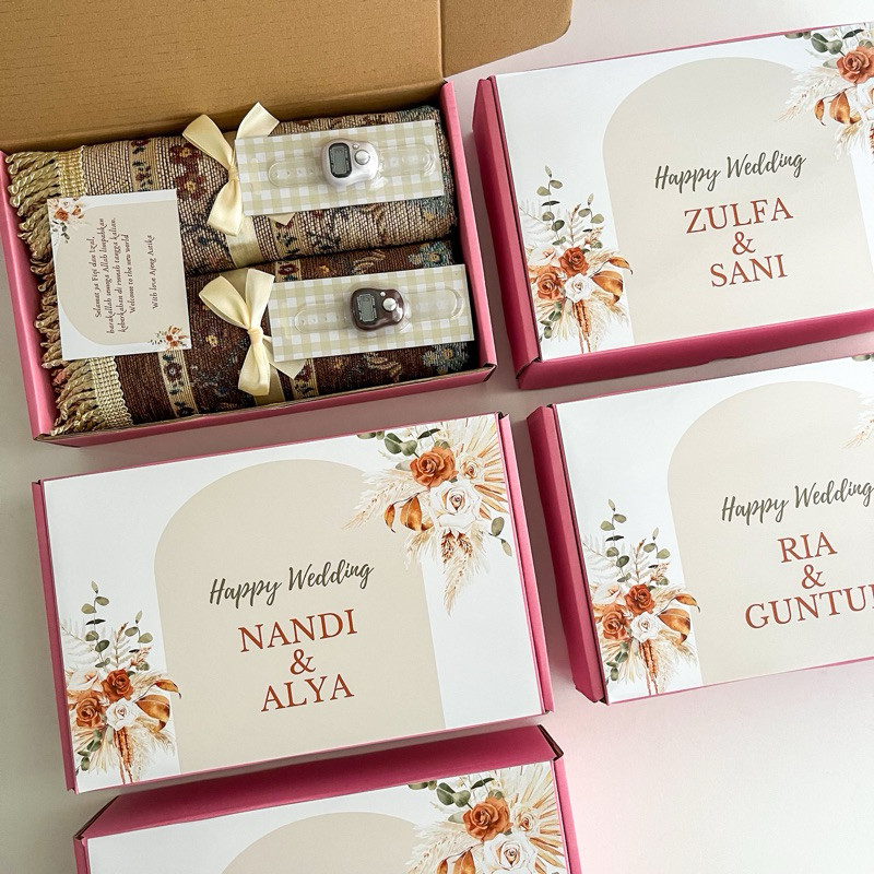 

Kado Pernikahan Kado Wedding Kado Nikah Hampers Sajadah Couple Wedding gift/ keluarga oleh oleh