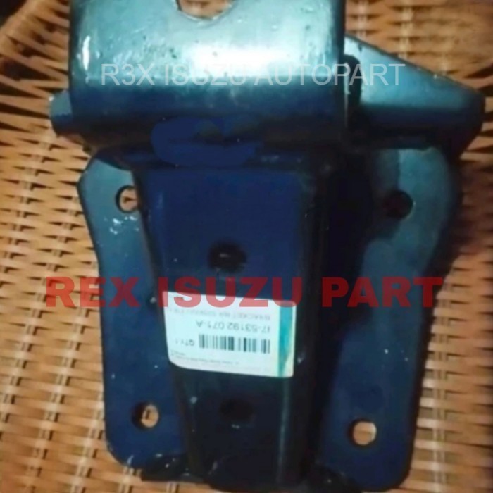 Bracket hanger gantungan per Isuzu ELF ORIGINAL