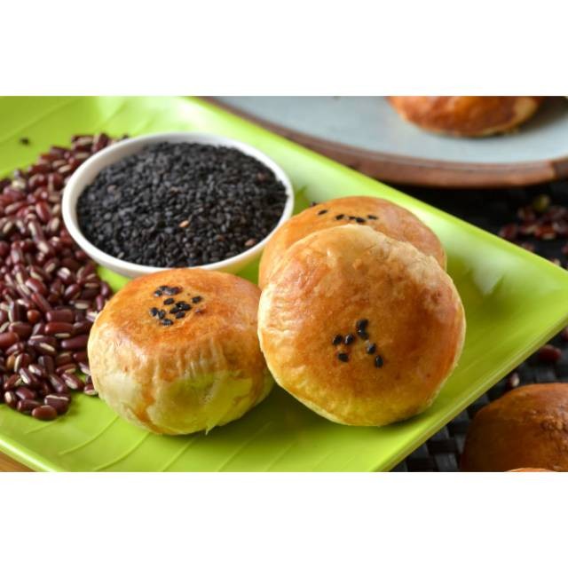 

Kue kacang hitam Wang Lai isi 18