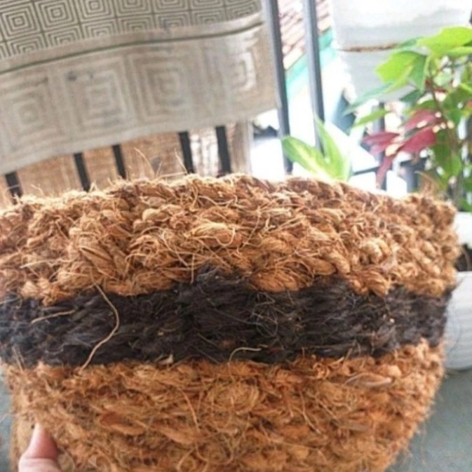 POT BASKOM POT BUNGA POT SERABUT KELAPA BESAR GANTUNG  - DUDUK