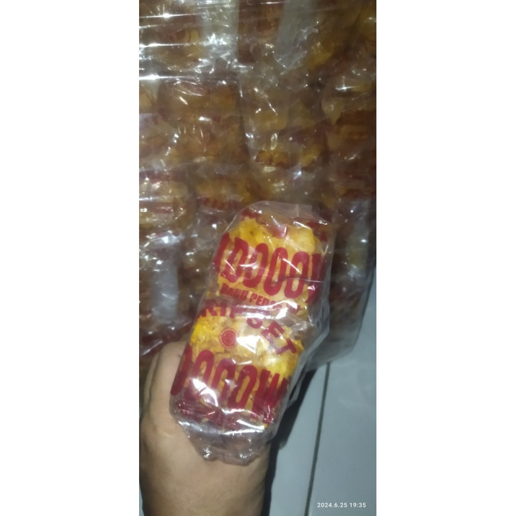 

Adooow KRIPSET keripik singkong keripik setan 10pcs