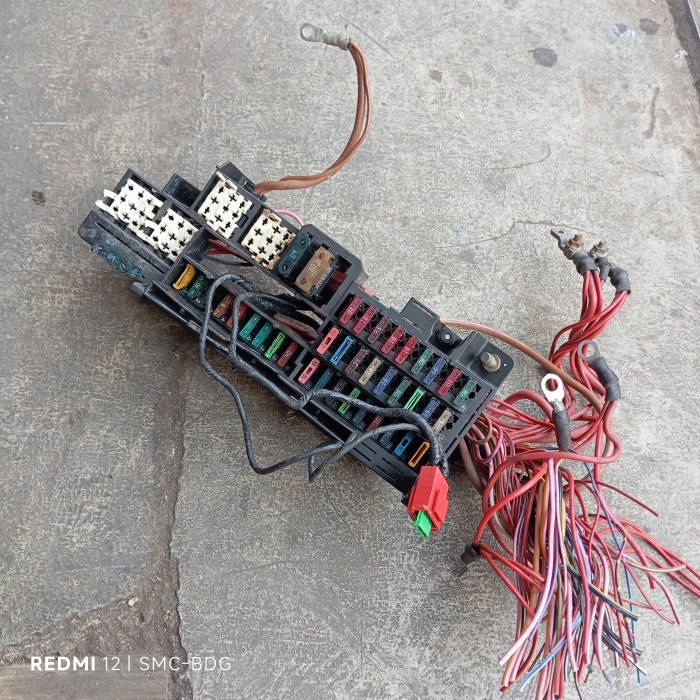 Fuse box sikring / Relay mesin Mobil Mercy A-class A140 w168 original copotan