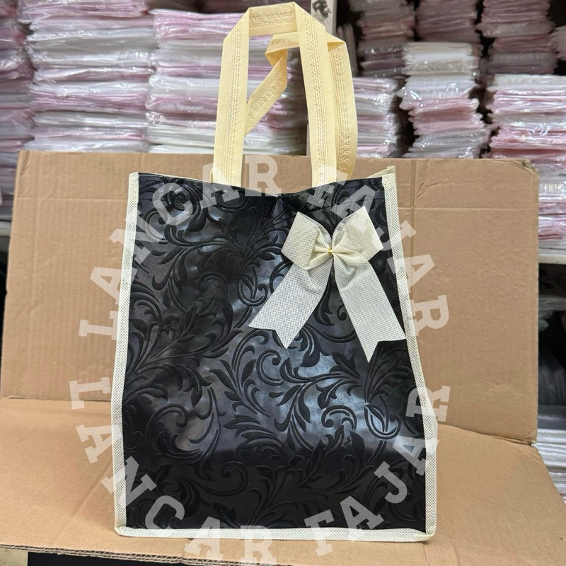 

[12biji] tas spundbond embos 22x22 / Tas Hajatan 22x22 / Tas Box 22x22 / Tas Hajatan Spunbond / Tas Kain Hajatan 22 Jahit Embos Kombinasi | Tas Spunbond