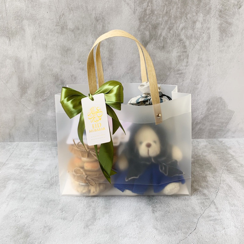 

Dandelion Secret CHALLITA HAMPERS LEBARAN / RAMADHAN PARCEL KUE KERING SAJADAH TRAVEL TASBIH DIGITAL