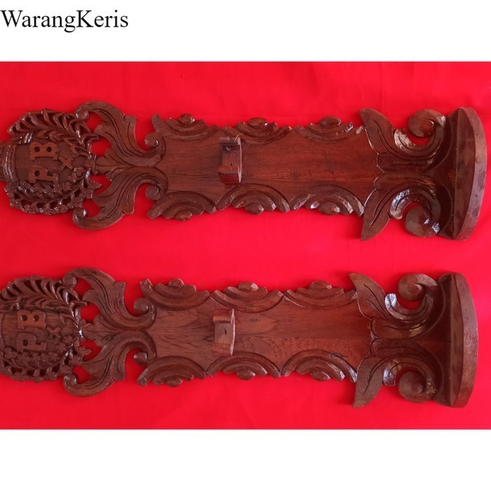 

tempat keris pusaka antik