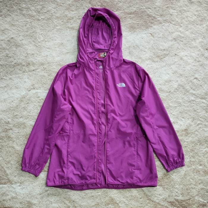 jaket outdoor parasut tipis THE NORTH FACE pocketable jaket tnf bisa di pocket casual size M