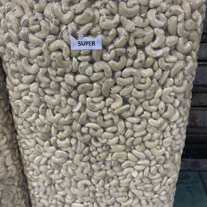 kacang mede mentah /1kg