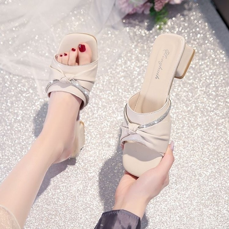 Sepatu Hak Tinggi Wanita Hak Persegi Sandal Karet PU Hak Sedang