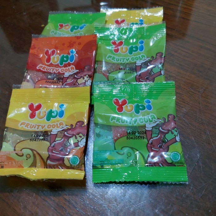 

yupi fruity cola 8gr