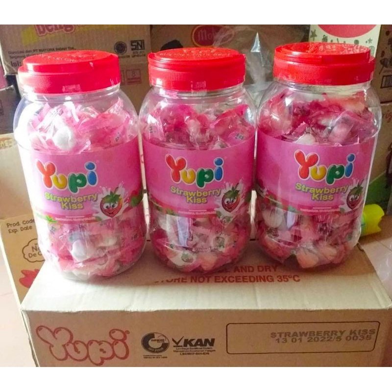 

Permen Yupi Strawberry Kiss Toples 300gr