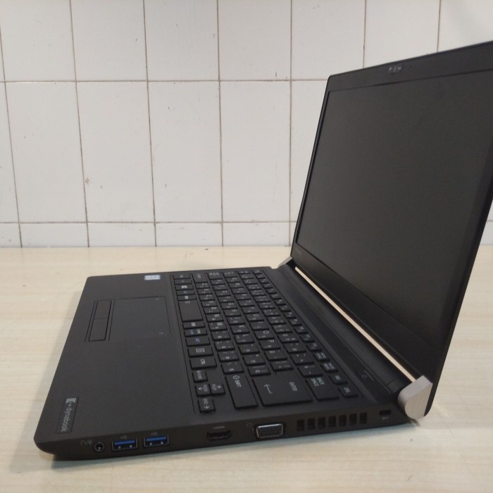 laptop slim toshiba dynobook r73p core i5 gen6 ram 8Gb ssd 256gb