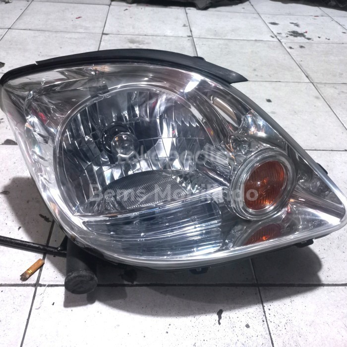 headlamp mitsubishi kuda kanan 2004 2005