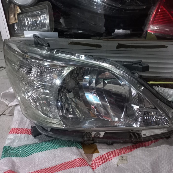 Headlamp Lampu Depan Toyota Innova 2012 RH original