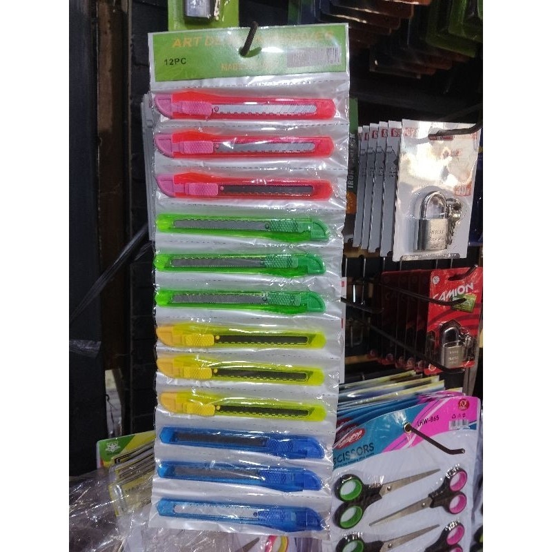 

Pisau cutter kecil ( ecer )