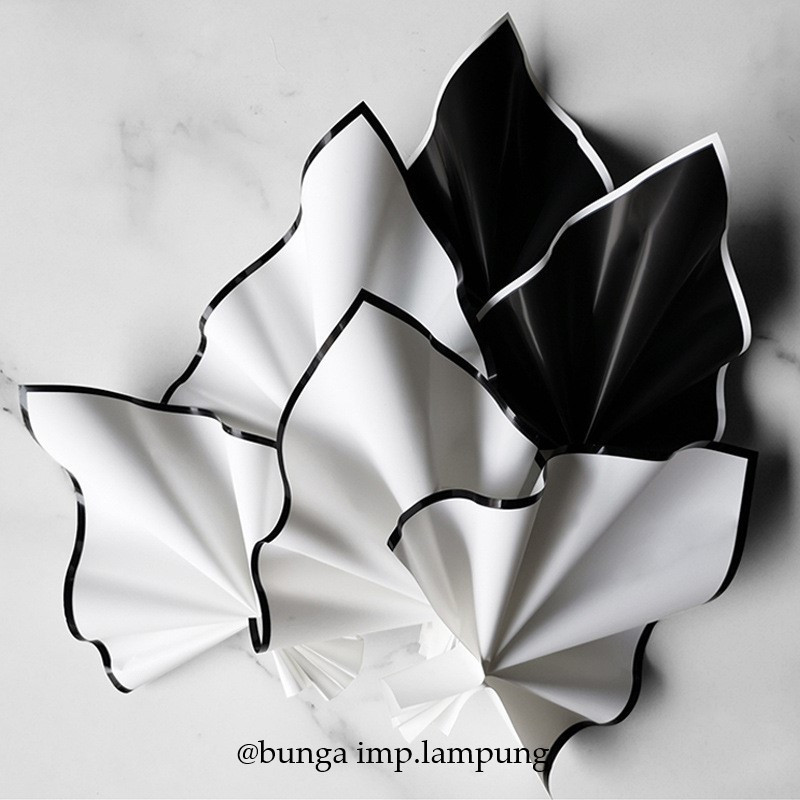 

(5 lembar) Kertas buket polos garis tepi lisT / Cellophane Kertas Buket Monochrome Black White