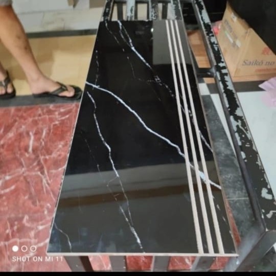 Granit  Keramik Tangga Hitam motif 30x80 20x80 20x90 30x90 list keramik tangga