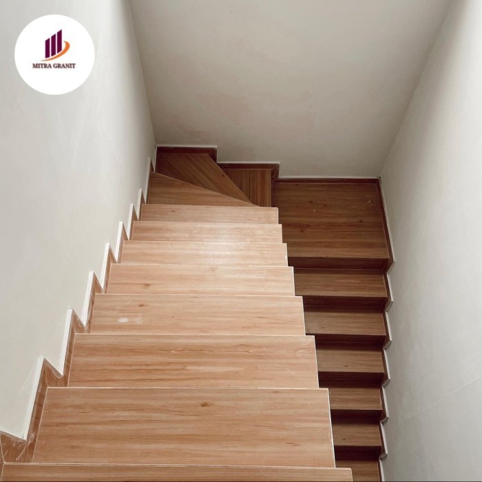 GRANIT KERAMIK MOTIF KAYU ANAK TANGGA 30X90 20X90 PREMIUM QUALITY