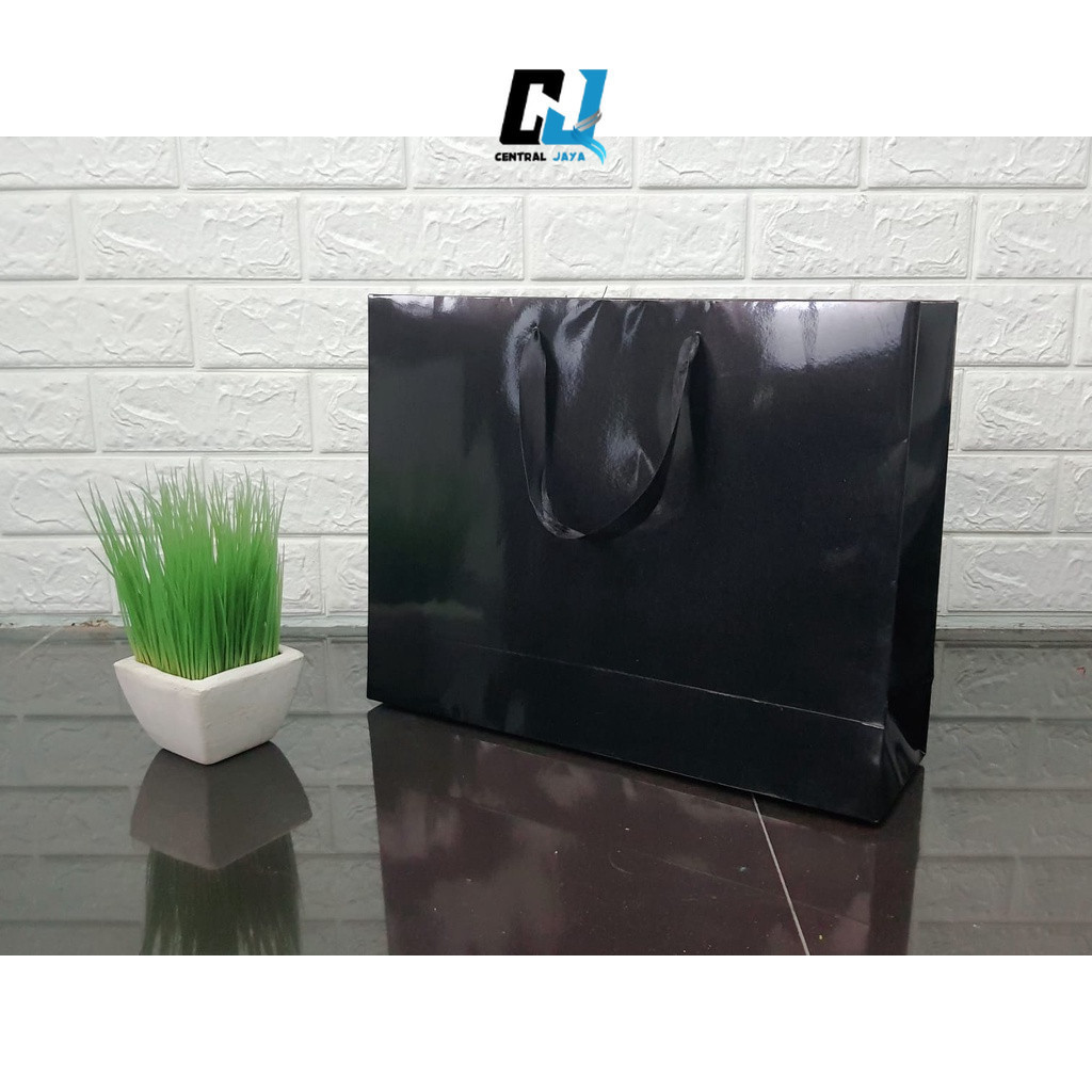 

Paperbag Hitam Glossy Uk. 41 x 12 x 31 cm