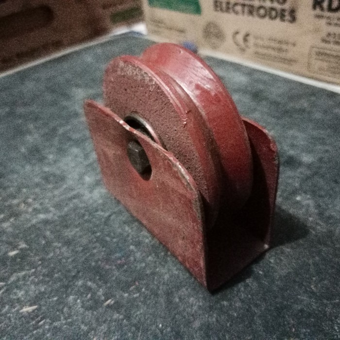 Roda Pagar Besi 10cm V (Siku)