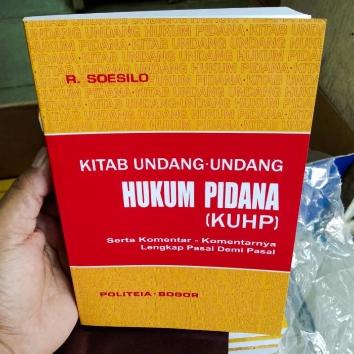 Terlaris ✨ -KUHAP dan KUHP R Soesilo - KUHP