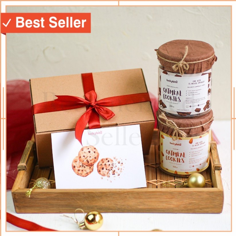 

Kado Unik Lebaran Idul Fitri Murah Style Keren / Hampers / Gift Box / Kado - Oatmeal Cookies 2 Jar + FREE Greeting Card + Pita + Bubble Wrap | LUCKYBITE