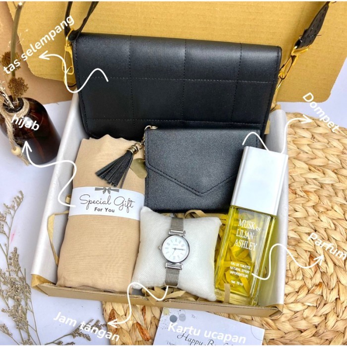 

HAMPERS HIJAB KADO GIFT BOX HADIAH KADO ULANG TAHUN CEWEK - Truffle, Bella Square