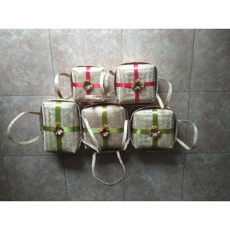 

Besek Jinjing Besek Cangking 18 X 18 20 X 20 25 X 25 Besek Hampers Souvernir | besek bambu hampers lebaran | Kerajinan Handmade Besek Pordjo