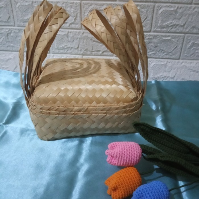 

Besek Bambu Jinjing 20x20 cm (Back To Nature Kemasan Alami) | besek bambu hampers kotak hantaran lebaran | Kerajinan Handmade Besek Pordjo