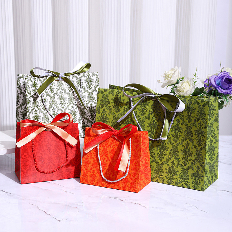 

GOODIE BAG BESAR TAS SOUVENIR KADO HADIAH MEWAH MOTIF BATIK HIJAU MERAH ORANGE